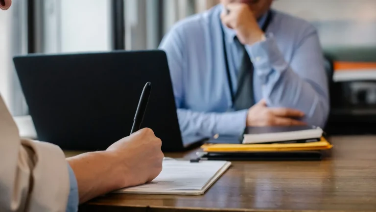 Comment le site IR2F peut aider les TPE/PME à recruter efficacement